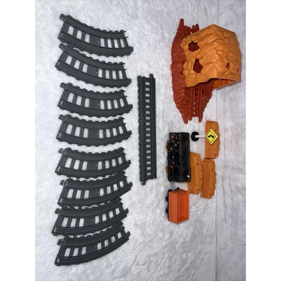 Thomas & Friends Trackmaster Tunnel Blast Track Set w Diesel Motorized Train - Picture 7 of 11